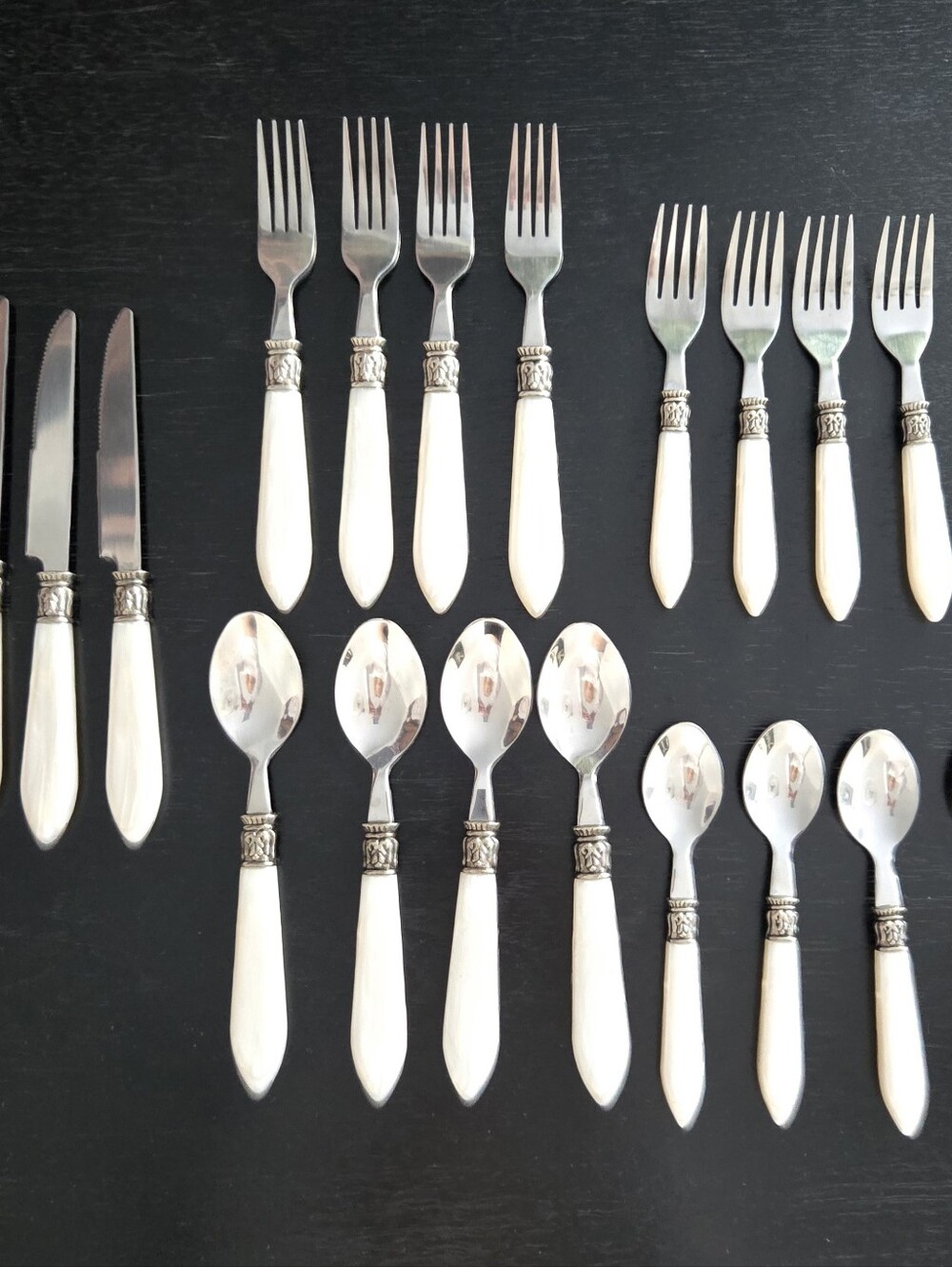 Faux Pearl Handle 24 Piece flatware set - Picture 2 of 12